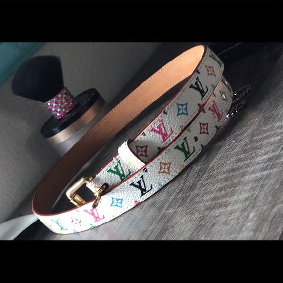 Louis Vuitton Accessories - Authentic Louis Vuitton thin women’s fashion belt Louis Vuitton Accessories - Authentic Louis Vuitton thin women’s fashion belt